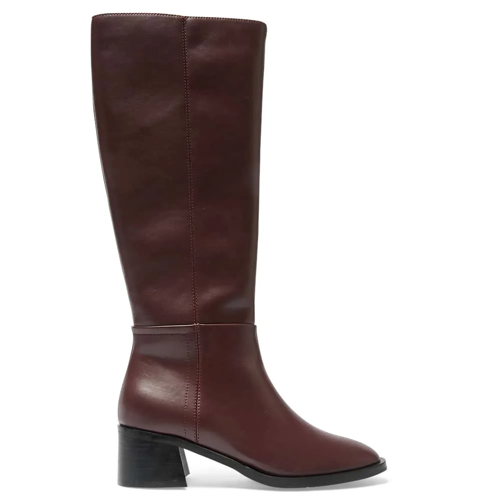 Carson Boot in Wine Smooth