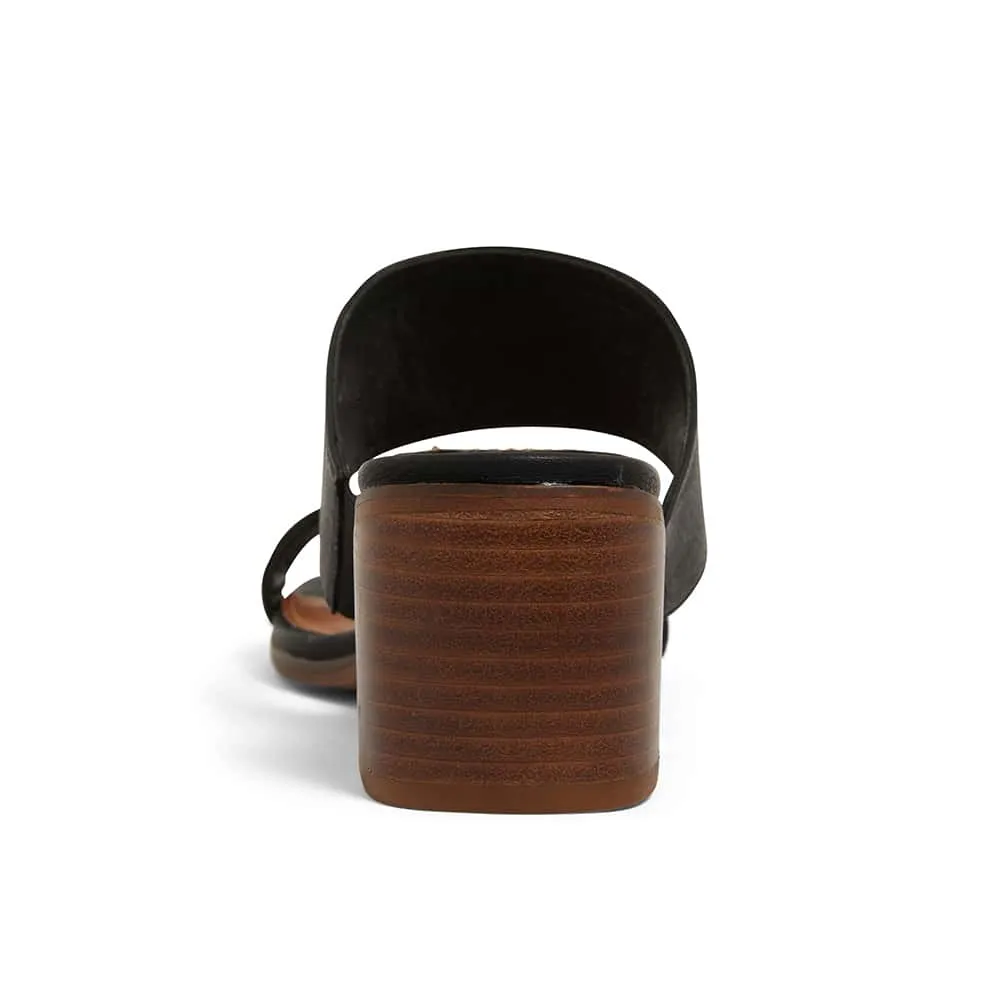 Edge Heel in Black Smooth
