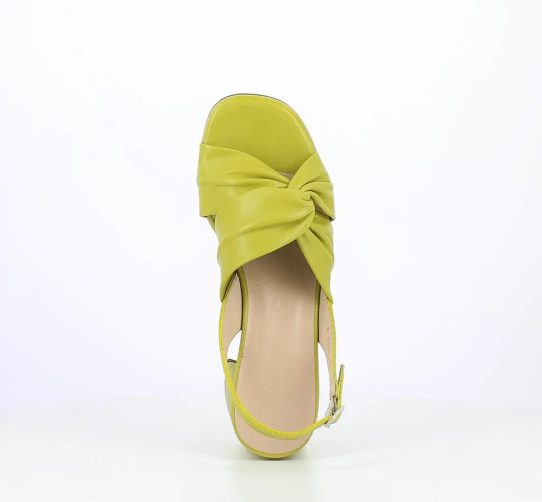 F8202 Twist Apple Block Heel
