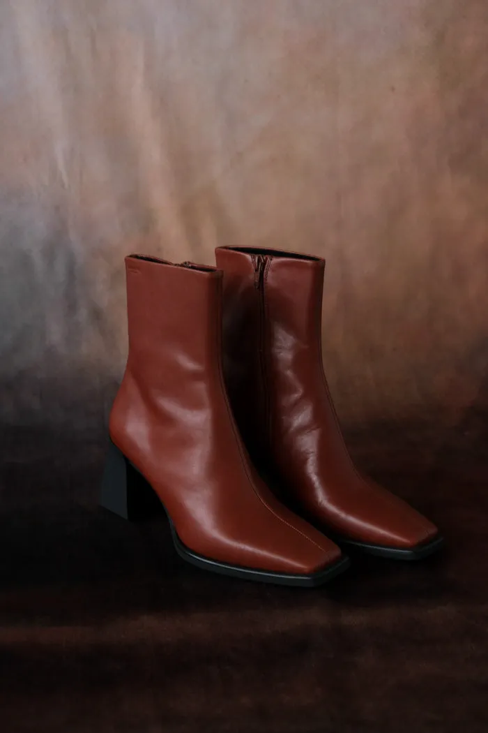 HEDDA BOOTS SIZE 35