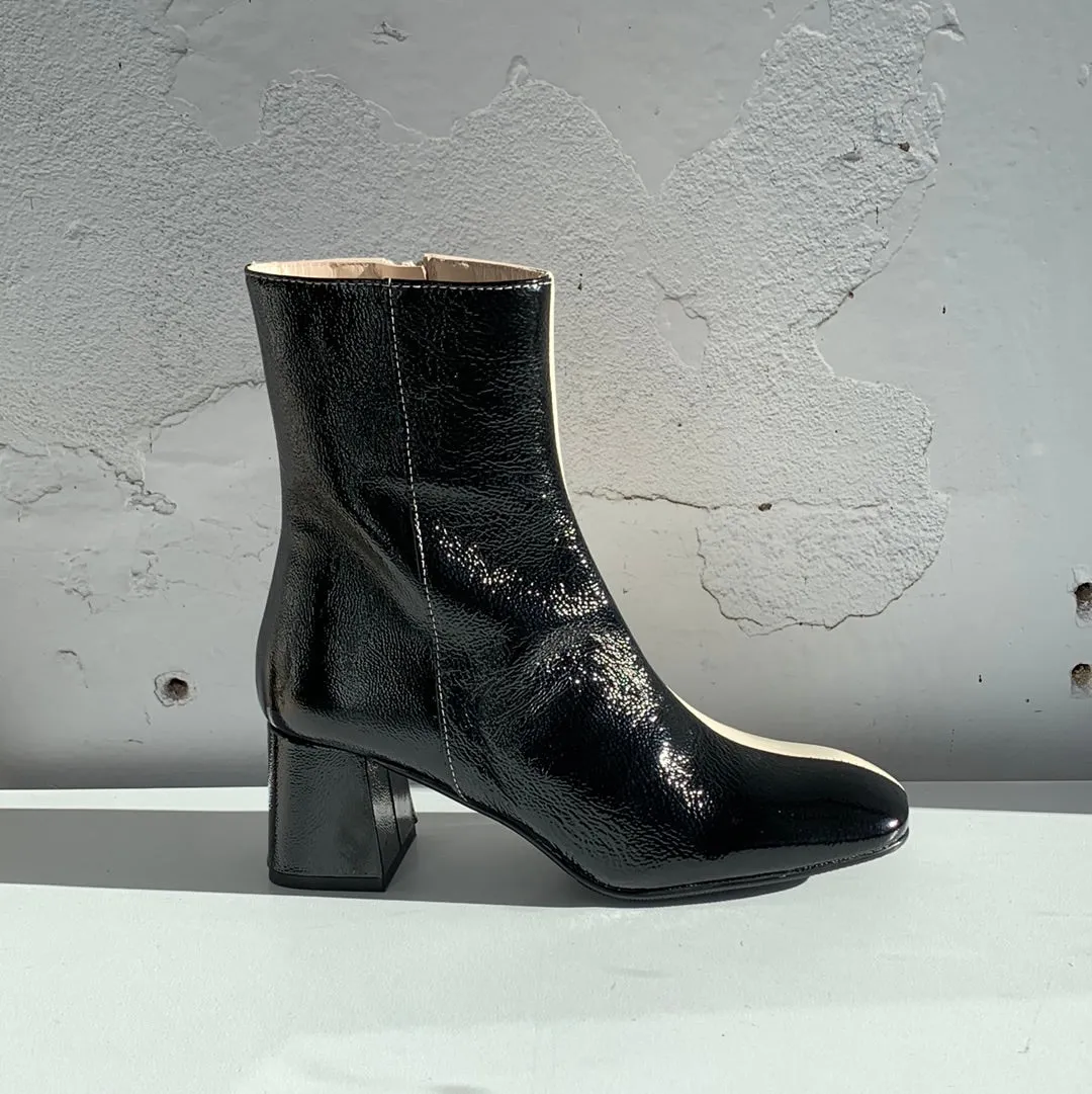 Jose Saenz 4352 Off White/Black