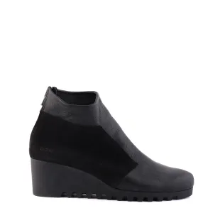 LARMOR Black
