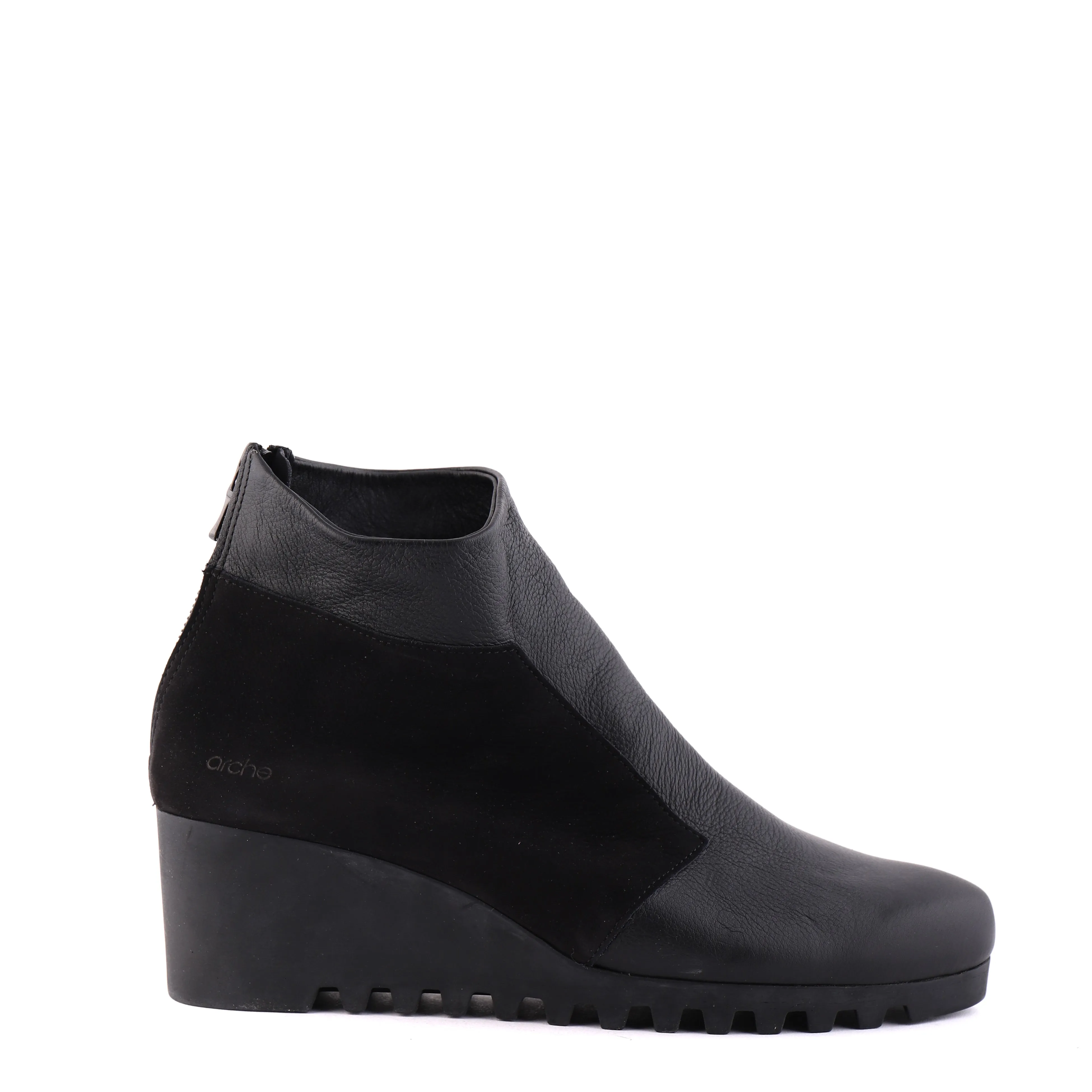 LARMOR Black