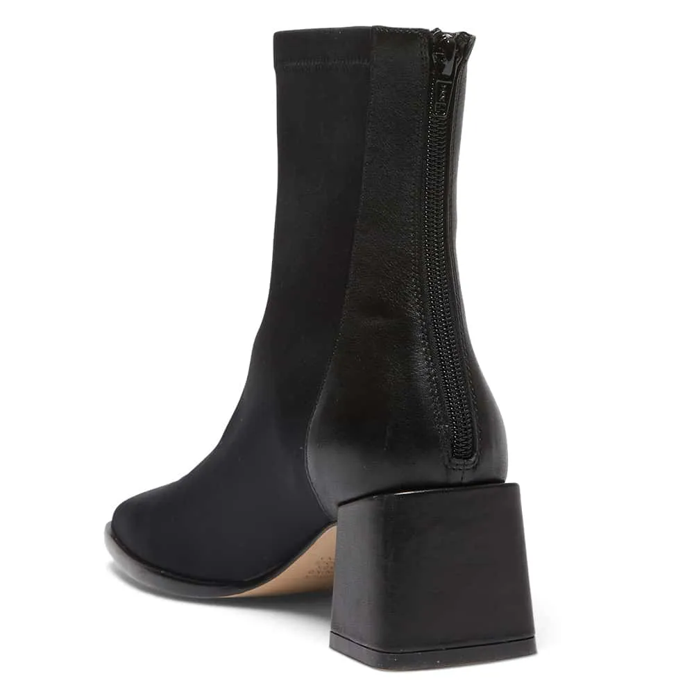 Paula Boot in Black Leather