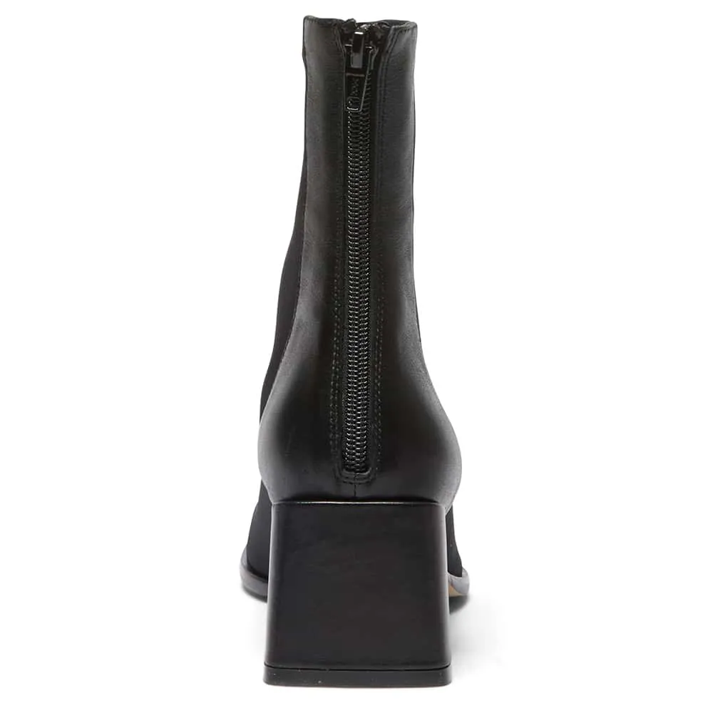 Paula Boot in Black Leather