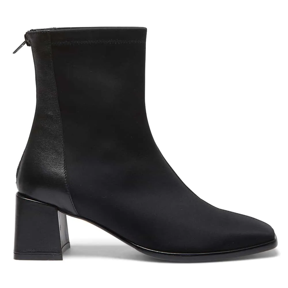 Paula Boot in Black Leather