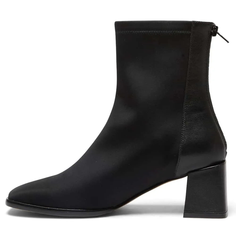 Paula Boot in Black Leather