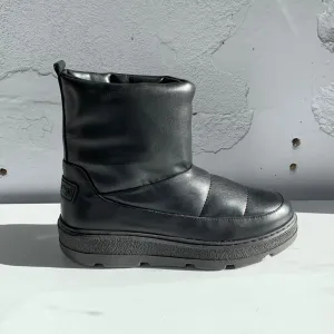 Unisa Fossa Black - LAST PAIR size 39