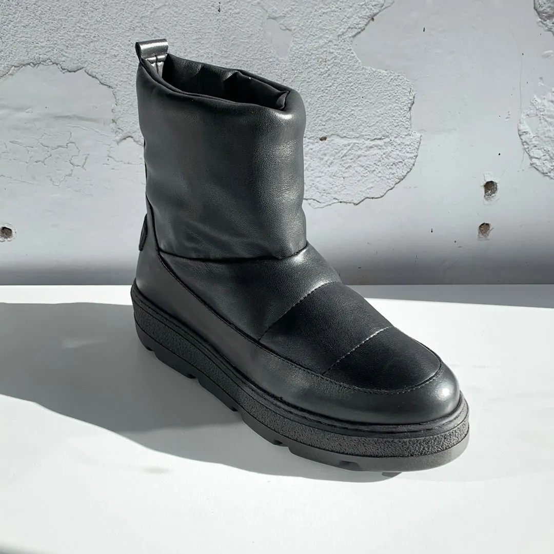 Unisa Fossa Black - LAST PAIR size 39