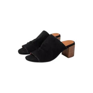 Women's Chas Sandals In Black Suede