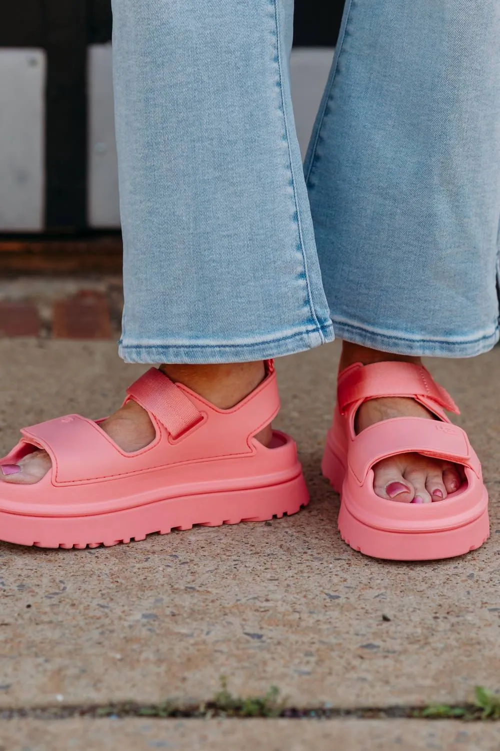 Women's Goldenglow Sandals In Tropical Pink