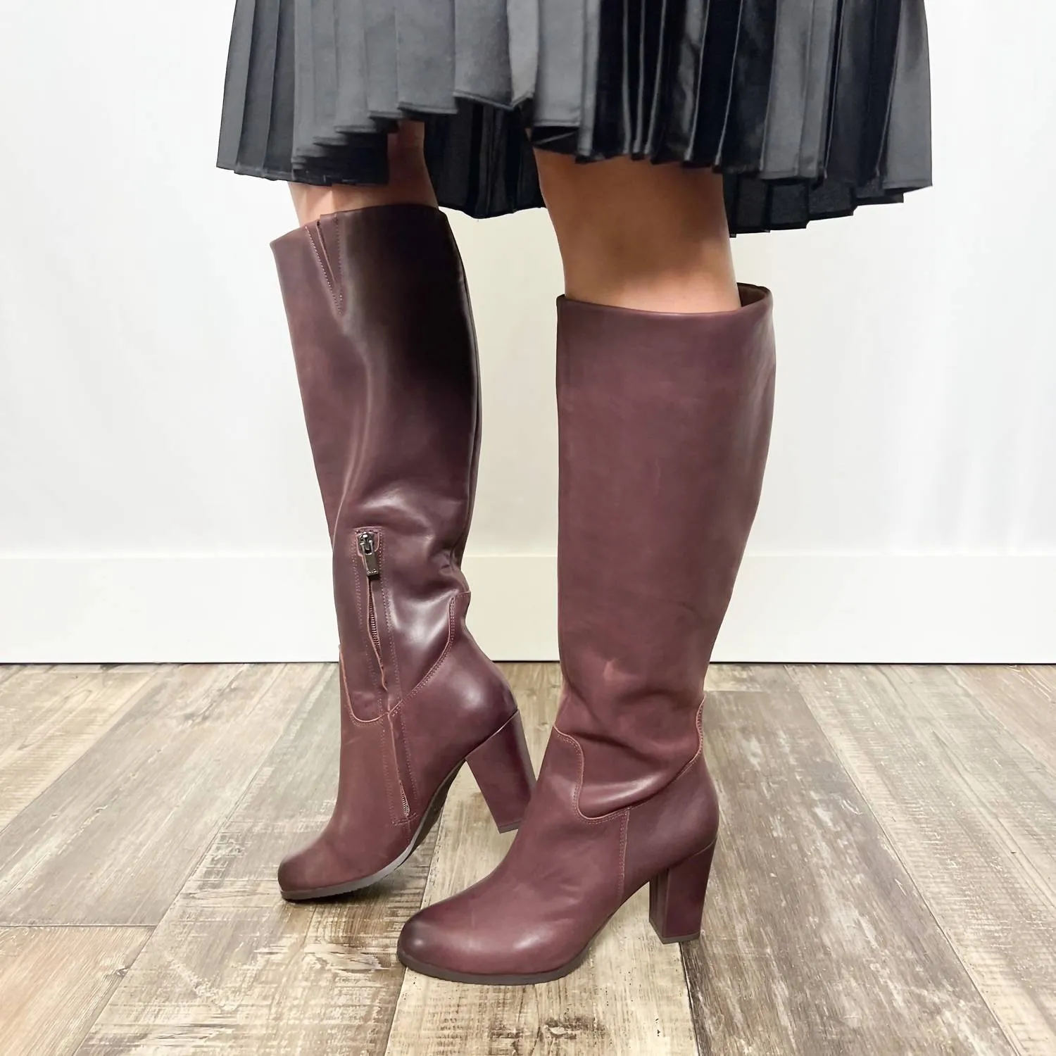 Women's Sabastin Tall Boots In Chocolate Brown