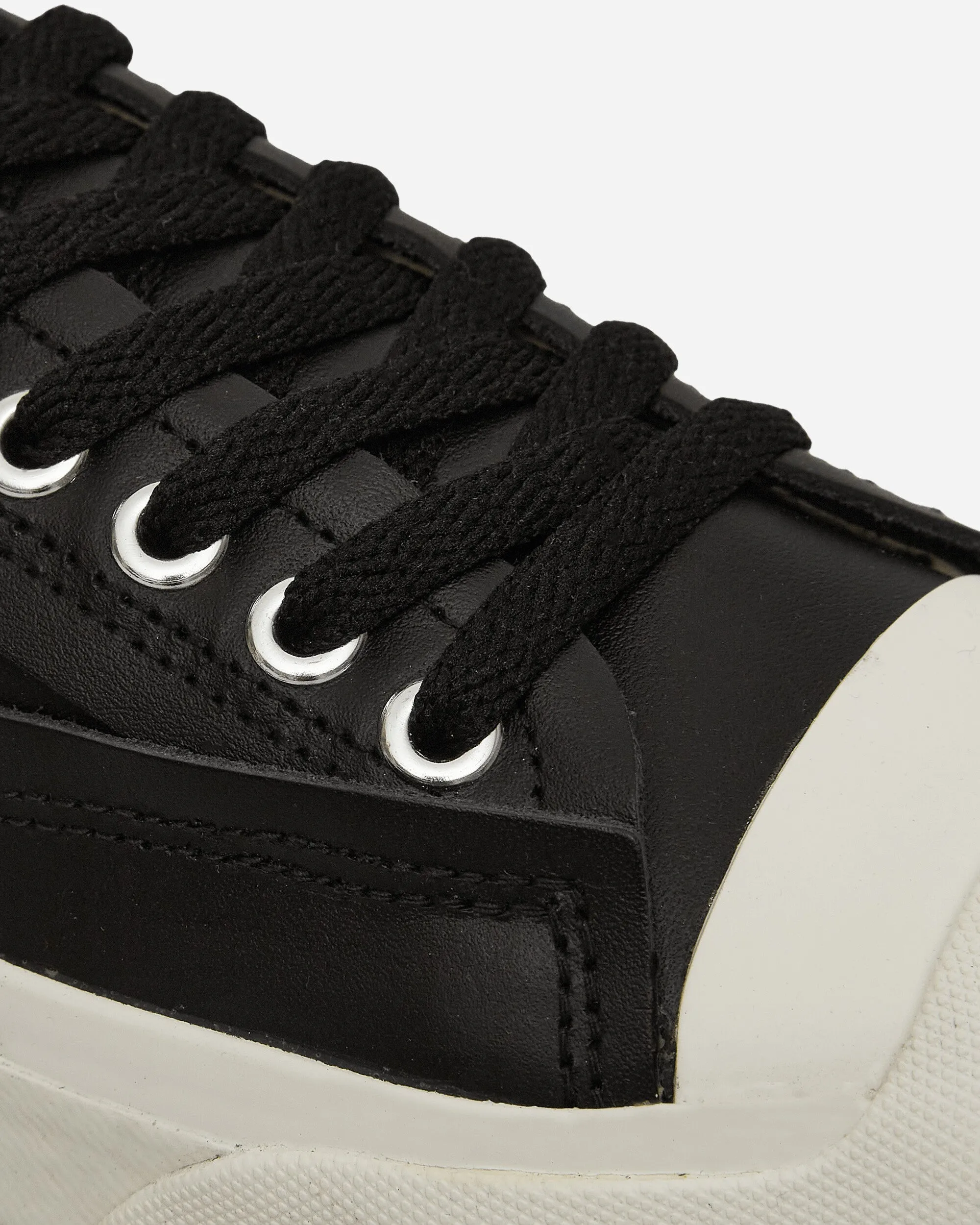 Women's Toe Logo Leather Sneakers Black