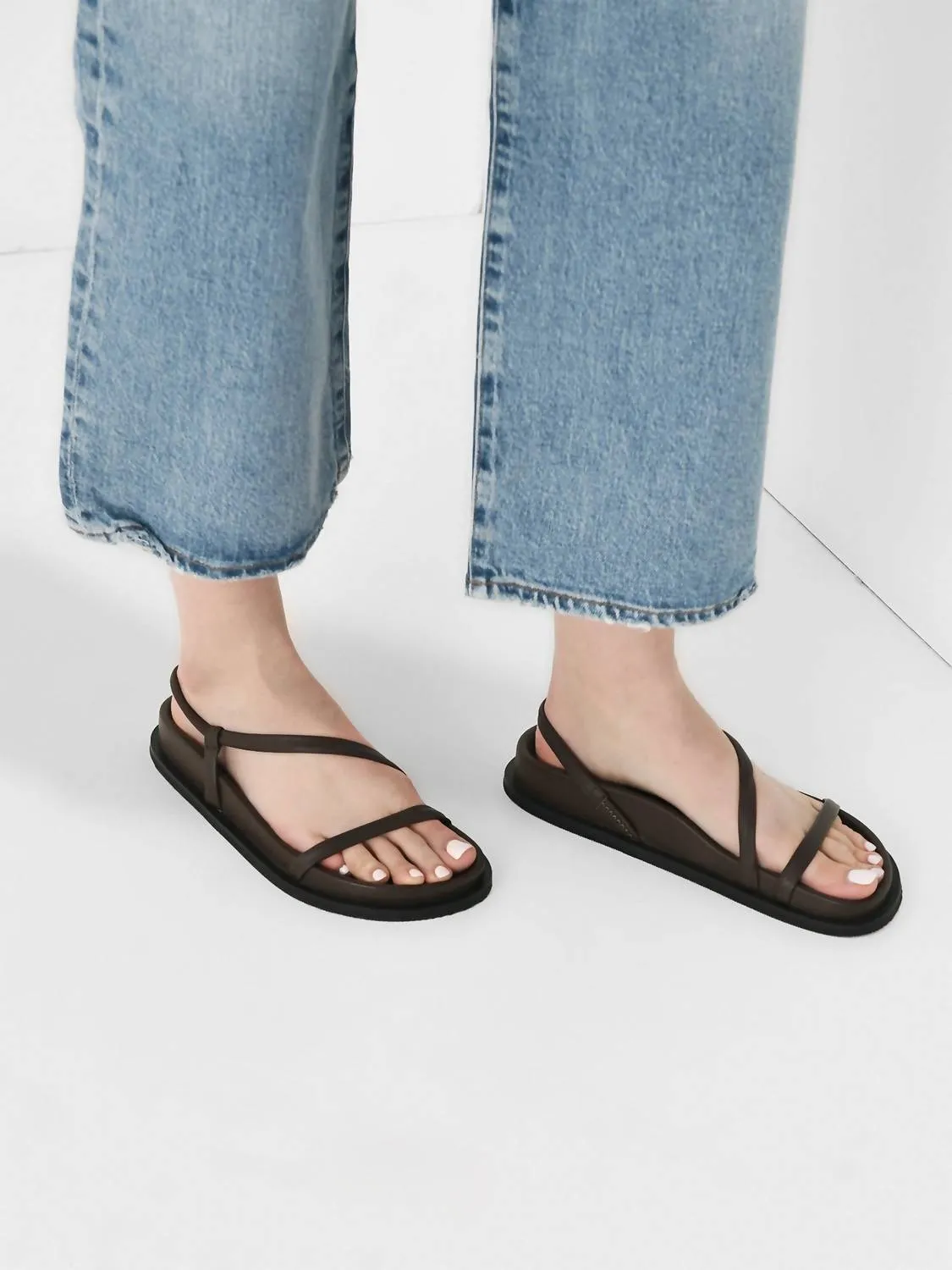 Women's Twist Leather Sandal In Brown